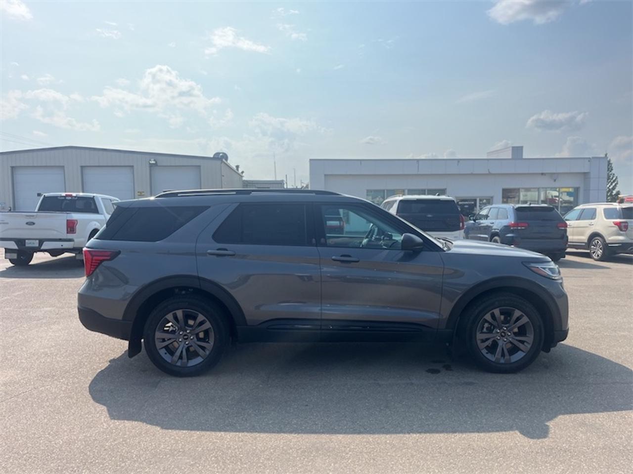 2026 Ford Explorer Active Photo