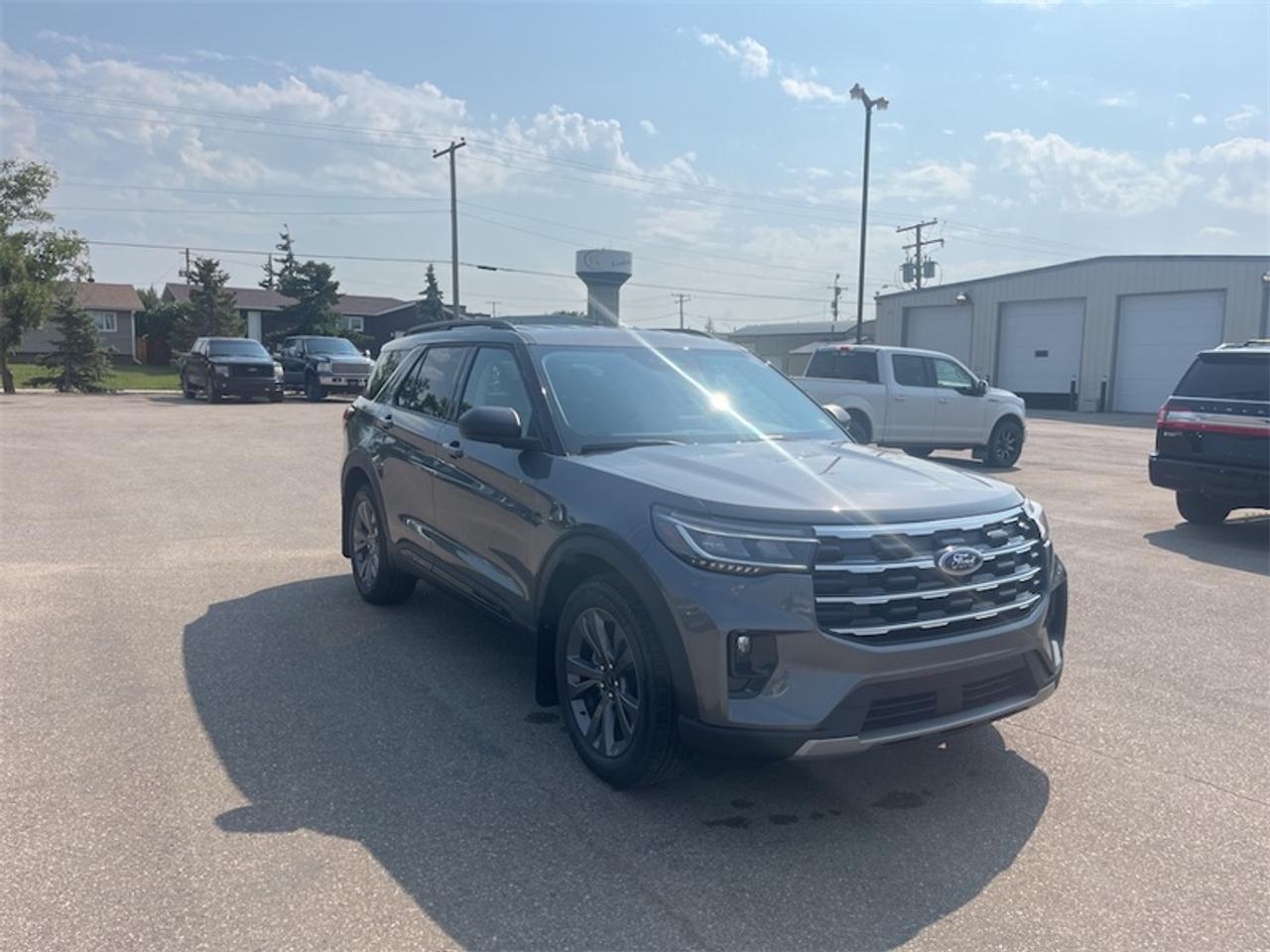 2026 Ford Explorer Active Photo2