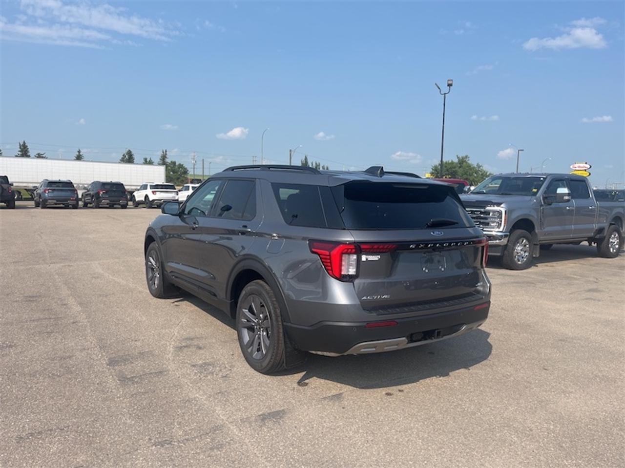 2026 Ford Explorer Active Photo5