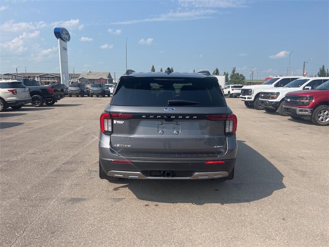 2026 Ford Explorer Active Photo5
