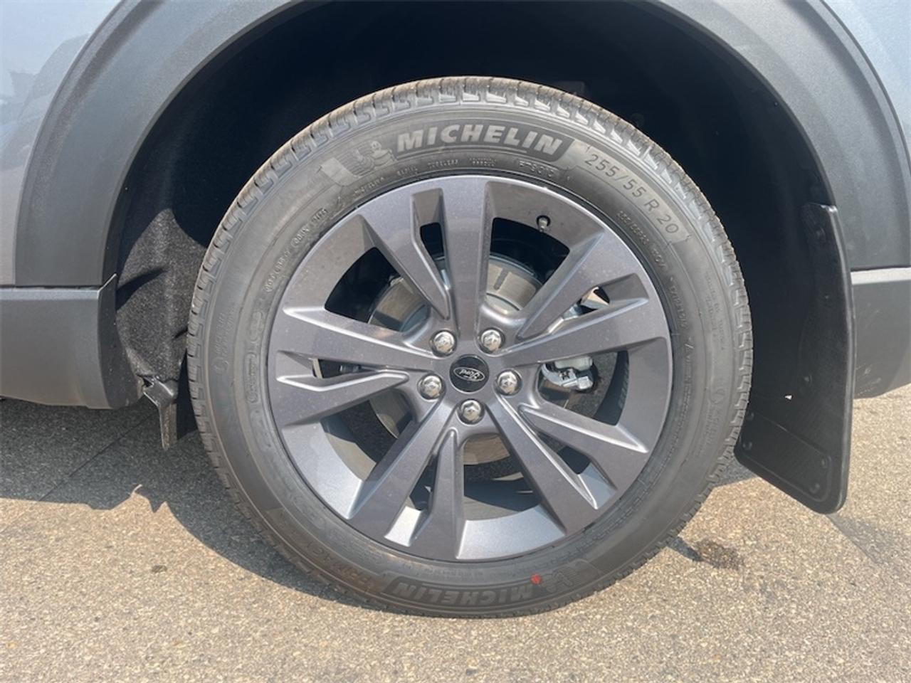2026 Ford Explorer Active Photo5