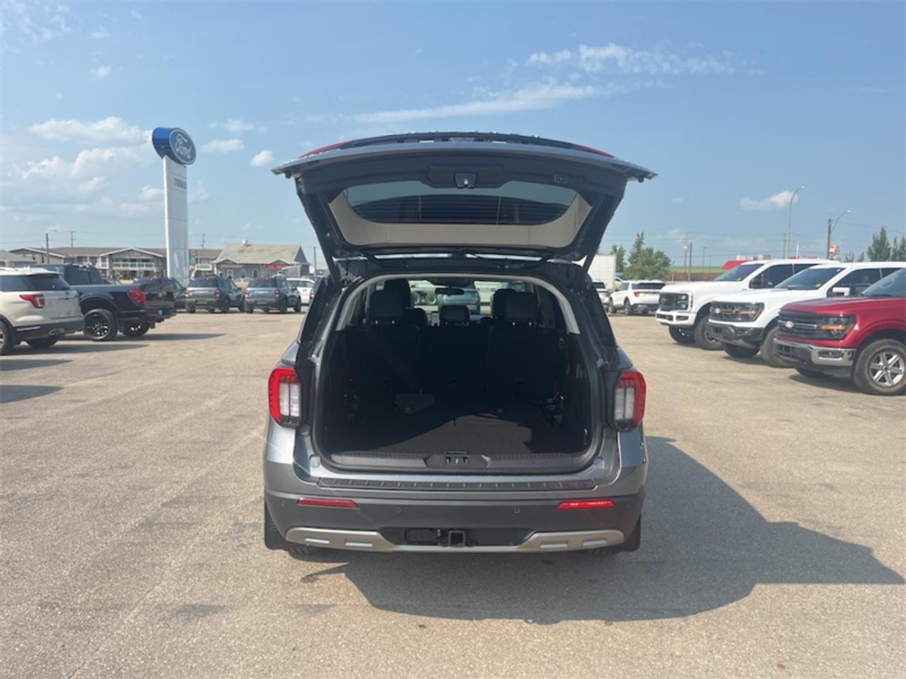 2026 Ford Explorer Active Photo5