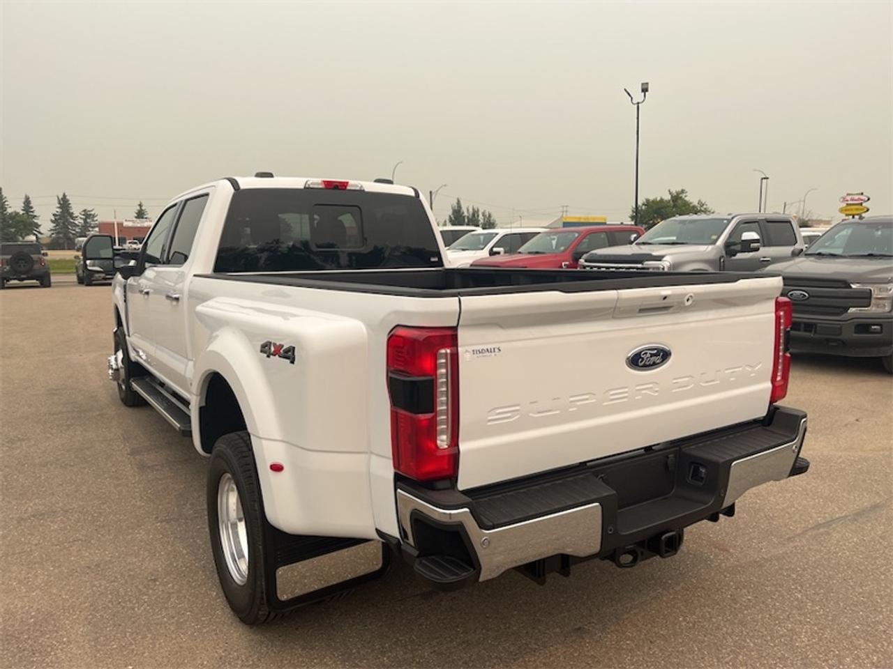 2026 Ford F-350 Super Duty Lariat Photo5