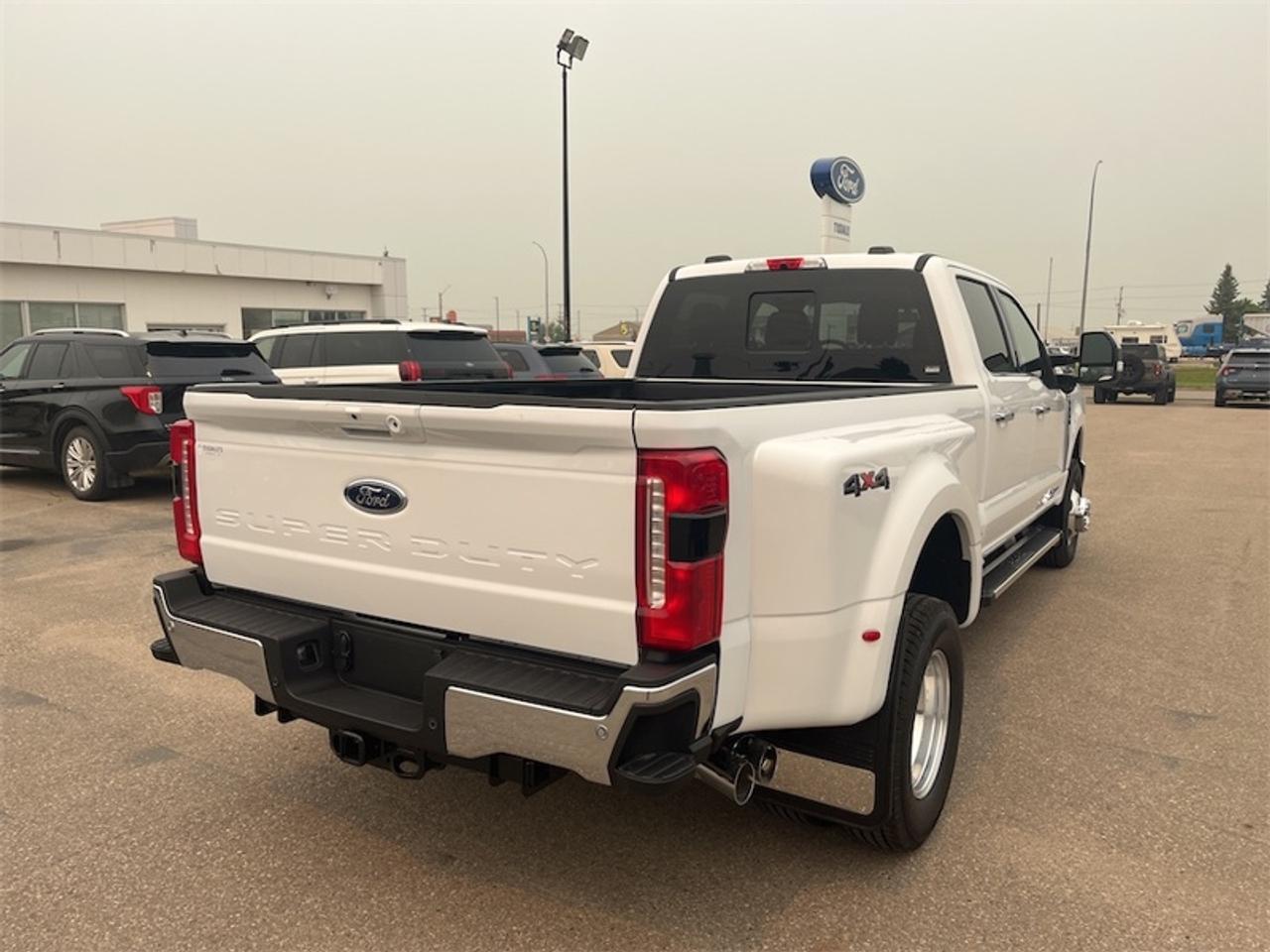 2026 Ford F-350 Super Duty Lariat Photo5