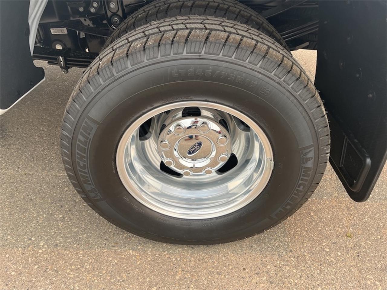 2026 Ford F-350 Super Duty Lariat Photo5