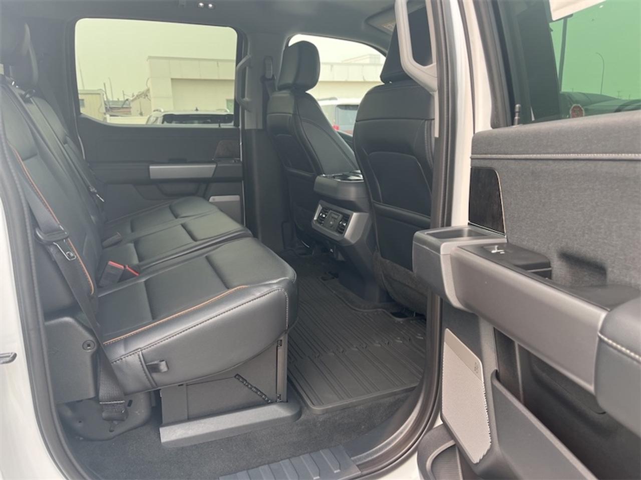 2026 Ford F-350 Super Duty Lariat Photo5