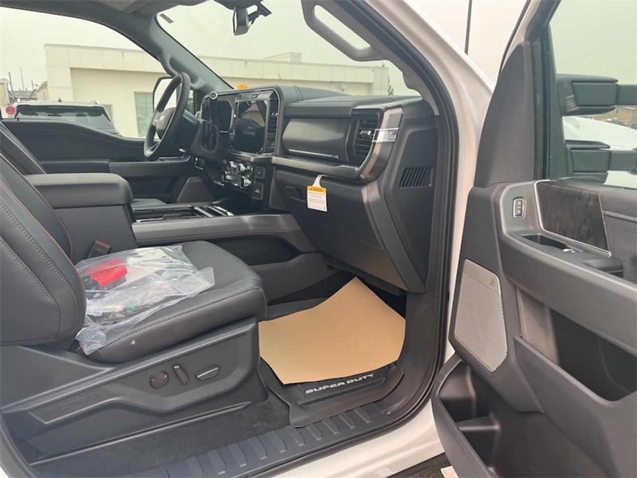 2026 Ford F-350 Super Duty Lariat Photo5