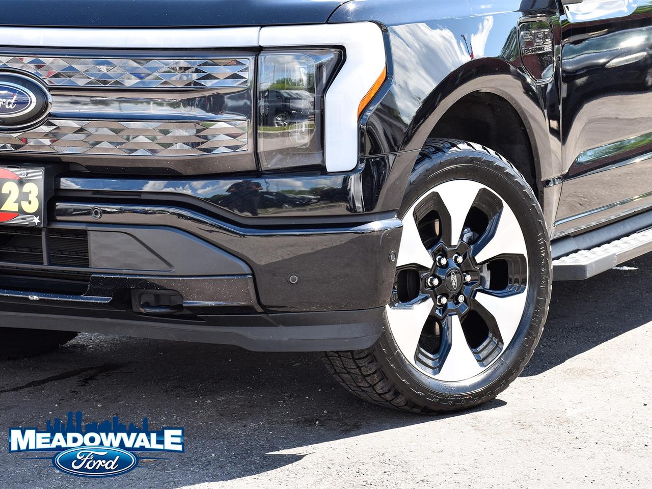 2023 Ford F-150 Lightning Platinum Photo2