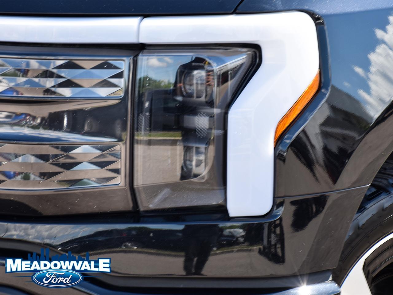 2023 Ford F-150 Lightning Platinum Photo3