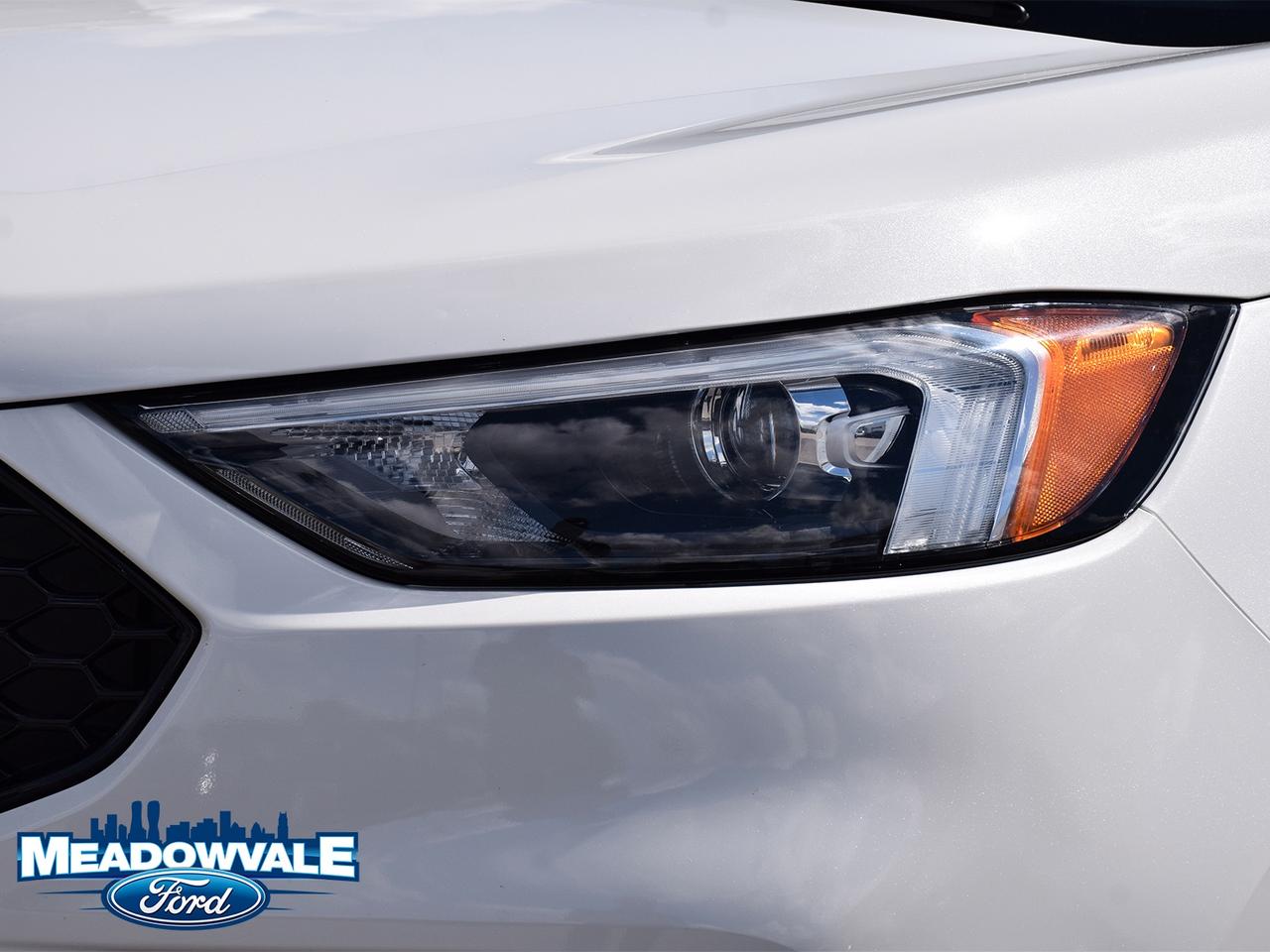 2022 Ford Edge ST Photo3