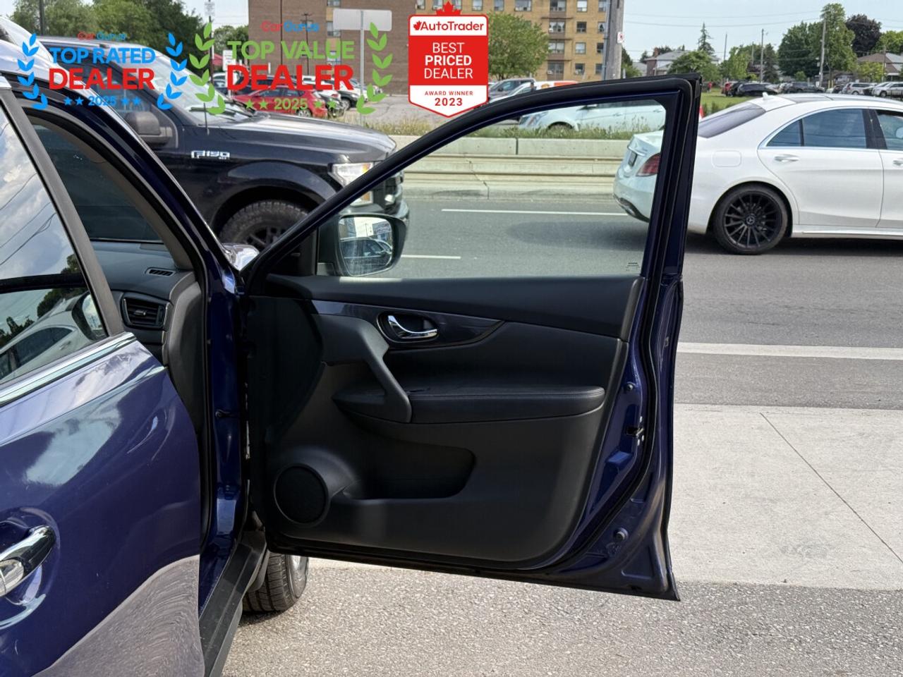 2017 Nissan Rogue SV PREMIUM PKG | 360 CAMERA | PANO | LOADED Photo