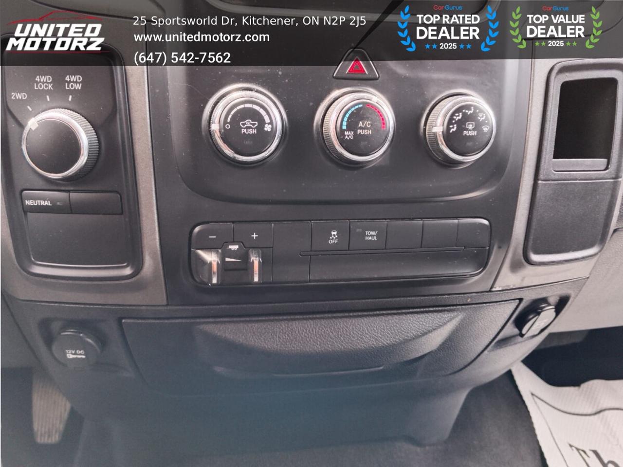 2015 RAM 1500 ST 4WD CREW CAB 140.5"5.7L HEMI V8 ~SAFETY CERTIFI Photo