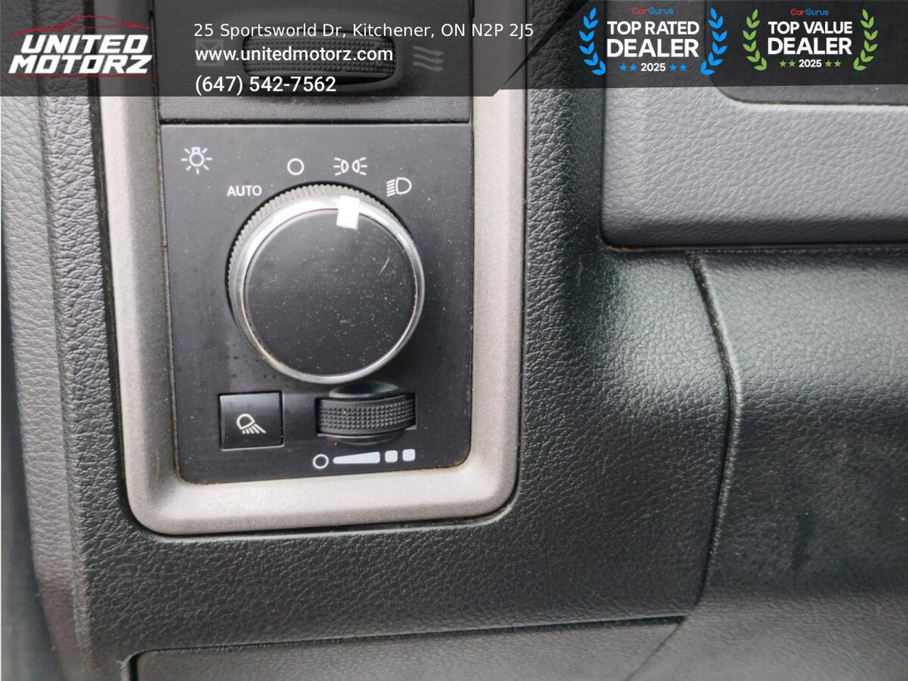 2015 RAM 1500 ST 4WD CREW CAB 140.5"5.7L HEMI V8 ~SAFETY CERTIFI Photo