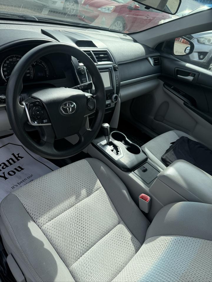 2012 Toyota Camry LE Photo2
