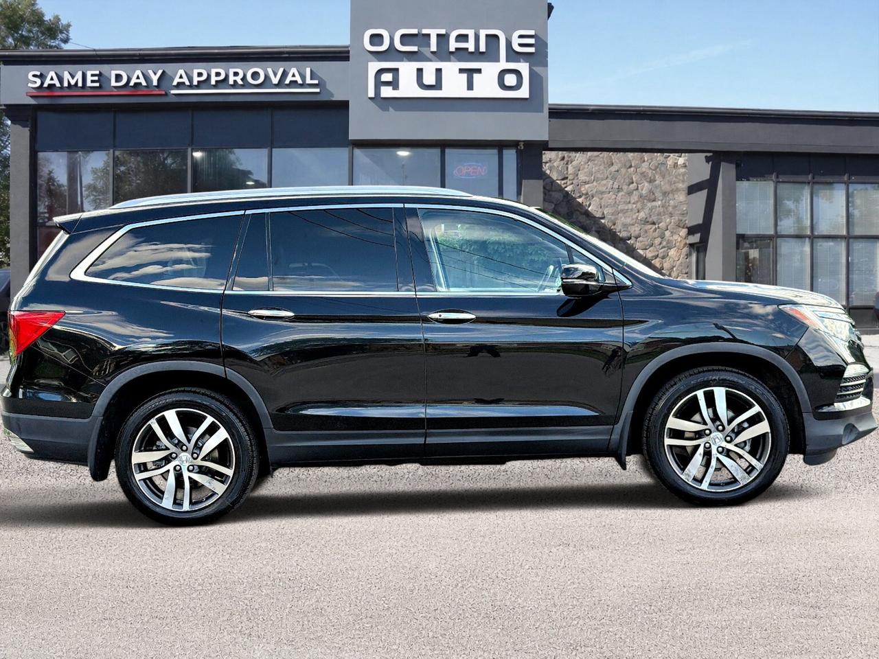 2017 Honda Pilot 4WD 4dr Touring Photo3