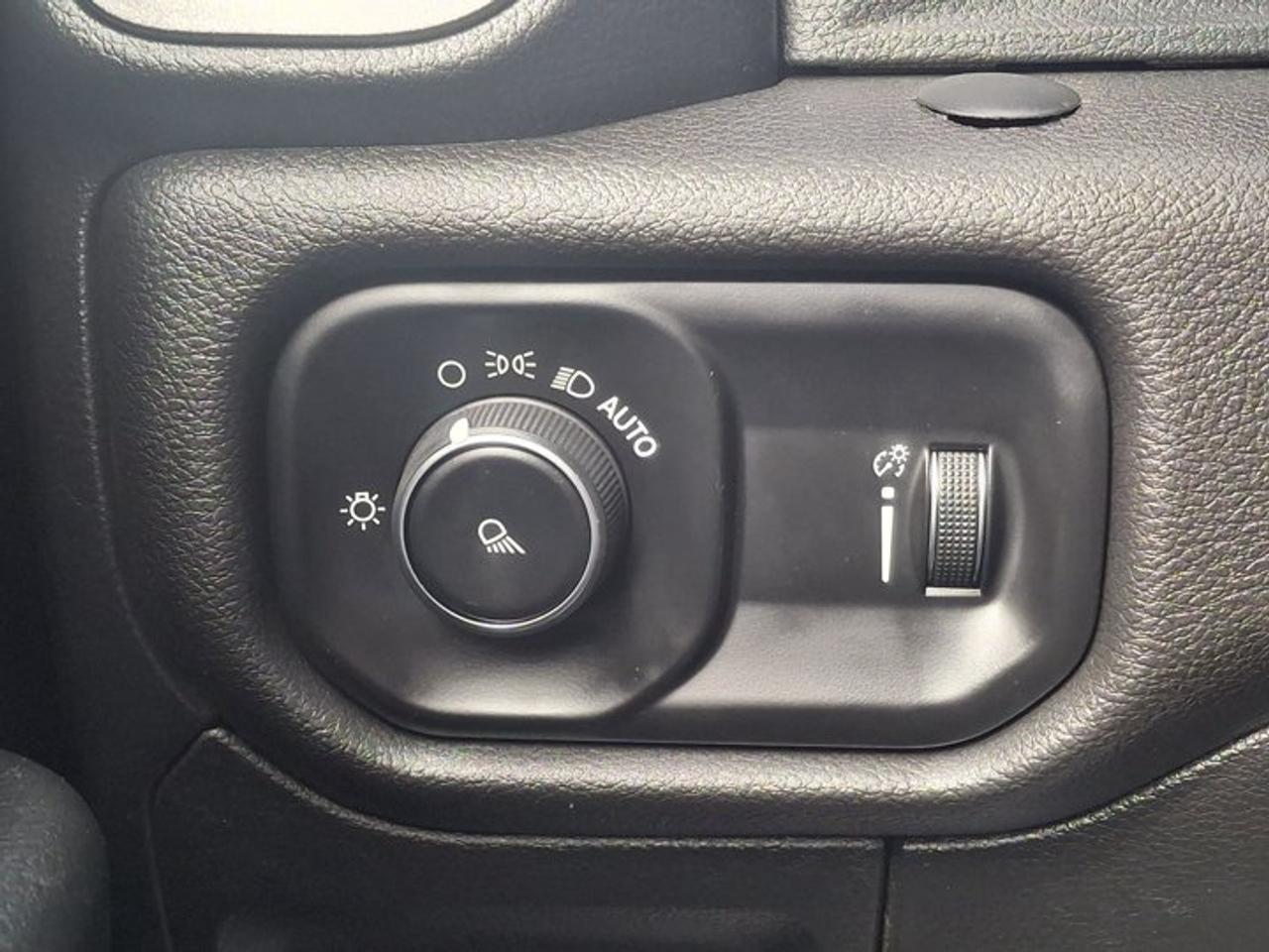 2021 RAM 1500 SXT 4X4 | 5.7L Hemi | 3.92 Ratio | Trailer Brake Controller | CarPlay + Android | and More ! Photo
