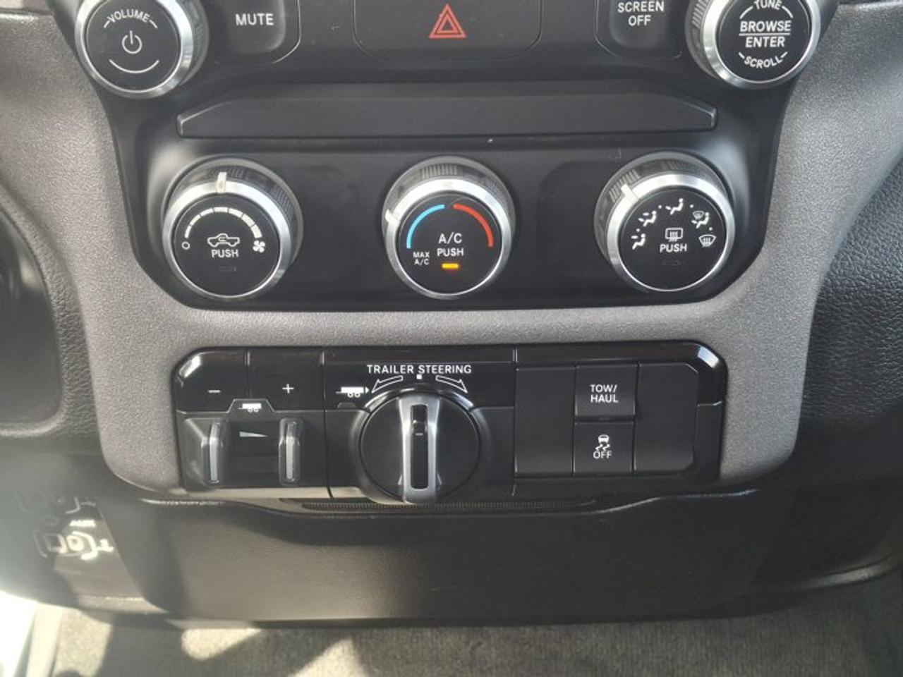 2021 RAM 1500 SXT 4X4 | 5.7L Hemi | 3.92 Ratio | Trailer Brake Controller | CarPlay + Android | and More ! Photo