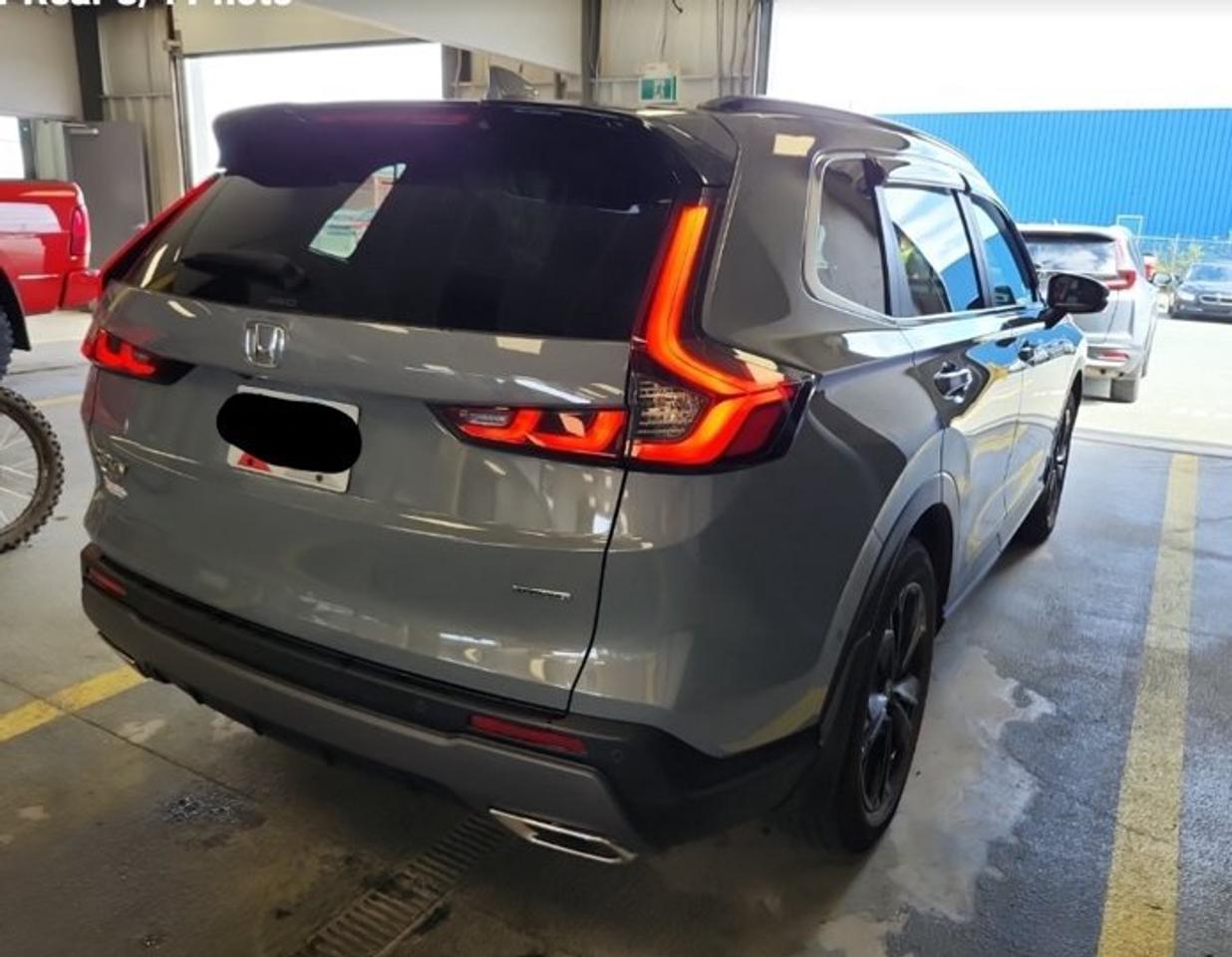 2024 Honda CR-V Hybrid Touring AWD | Leather | Sunroof | Nav | Heated Wheel + Seats | Bose | Adaptive Cruise | and More ! Photo