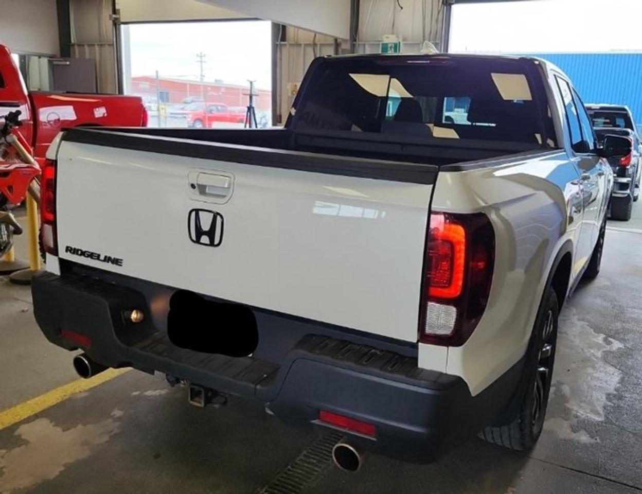 2021 Honda Ridgeline Sport AWD | Sunroof | Adaptive Cruise | Heated Seats | Power Seat | CarPlay + Android | and More ! Photo3