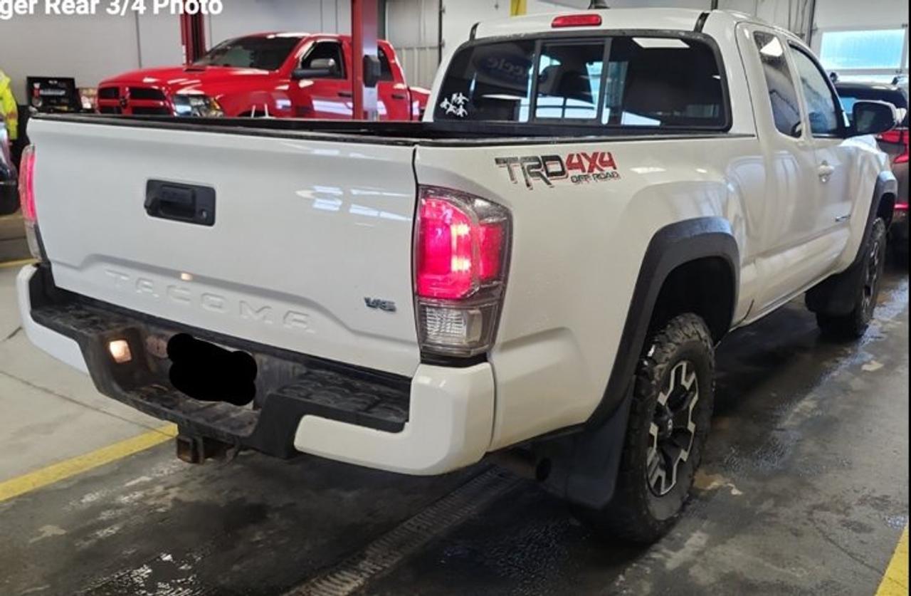 2023 Toyota Tacoma TRD Off-Road Ext'd Cab 4X4 | V6 | Nav | Power Seat | Radar Cruise | Heated Seats | and More ! Photo3