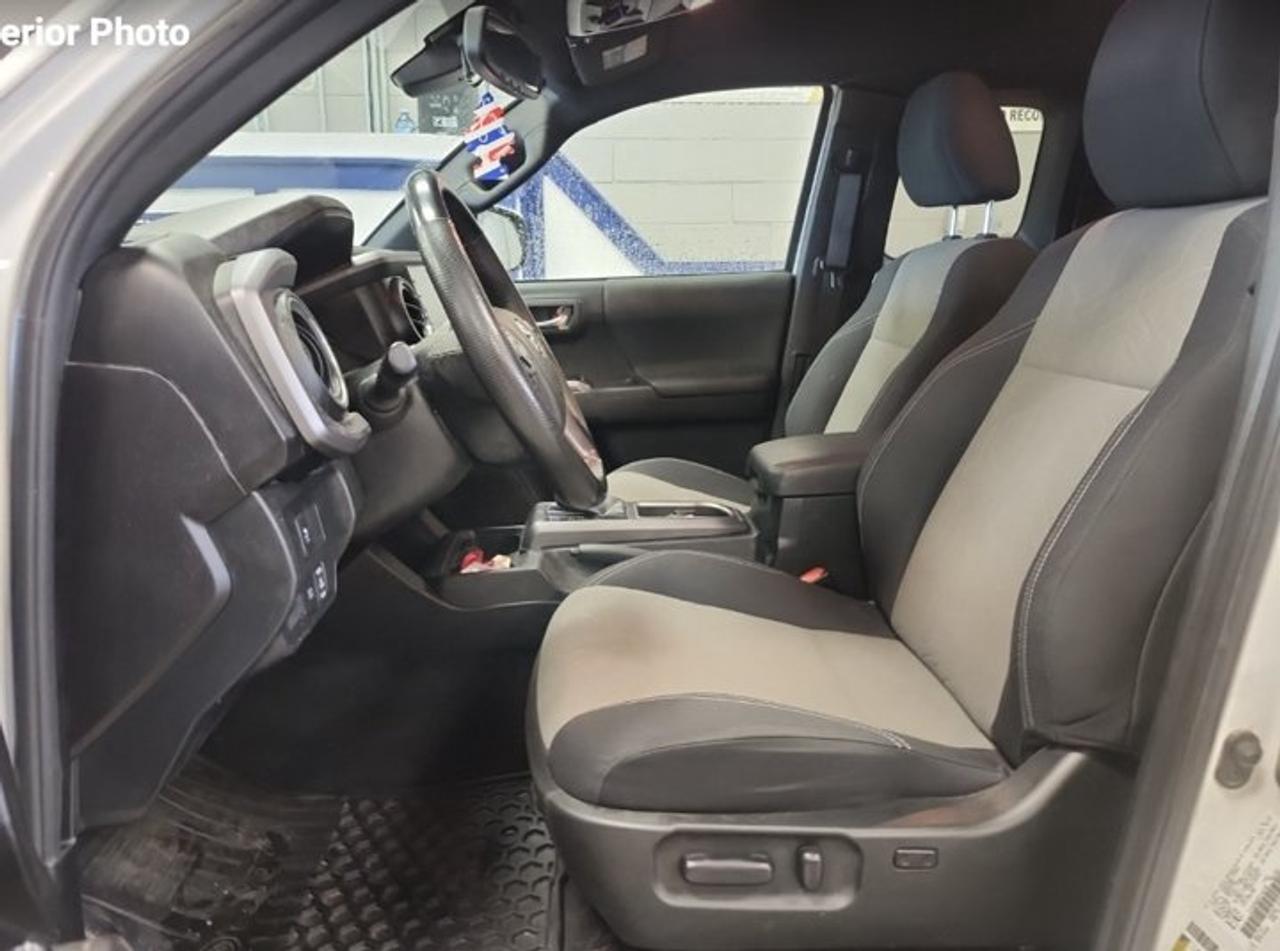 2023 Toyota Tacoma TRD Off-Road Ext'd Cab 4X4 | V6 | Nav | Power Seat | Radar Cruise | Heated Seats | and More ! Photo2