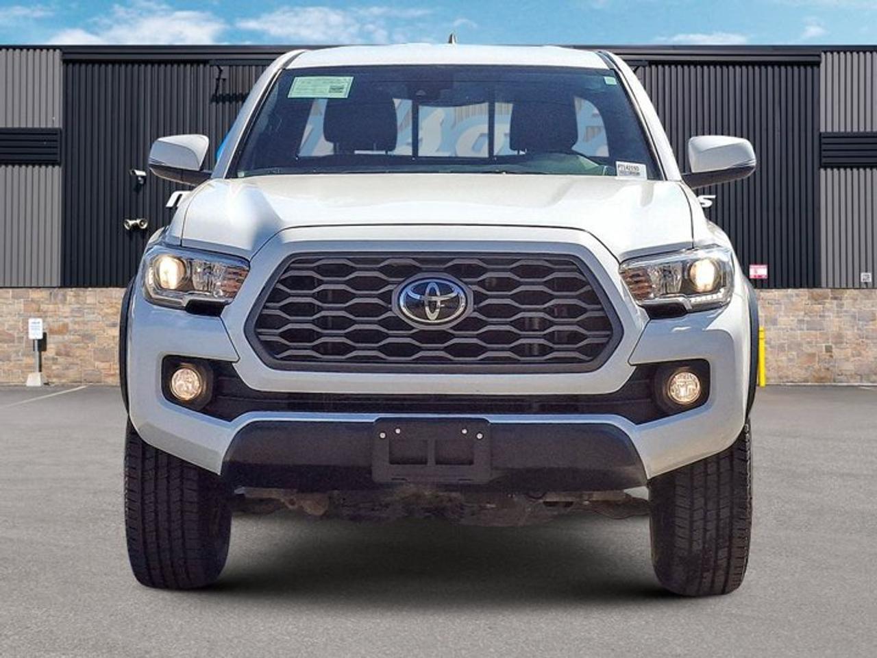 2023 Toyota Tacoma TRD Off-Road Ext'd Cab 4X4 | V6 | Nav | Power Seat | Radar Cruise | Heated Seats | and More ! Photo