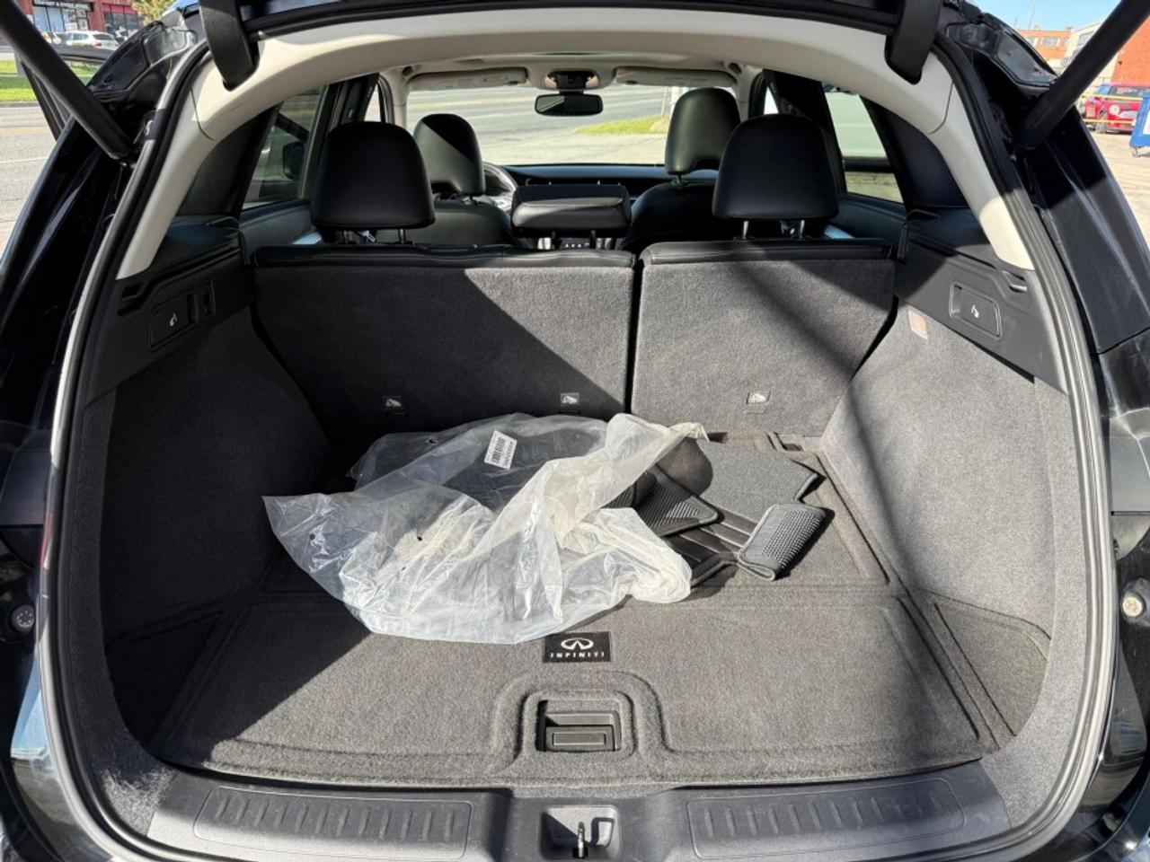 2019 Infiniti QX50 AWD/ SUNROOF/ NAVI/ LEATHER/ CLEAN CARFAX Photo