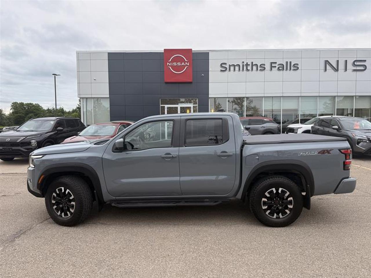 2023 Nissan Frontier Crew Cab PRO-4X 4x4 at Photo