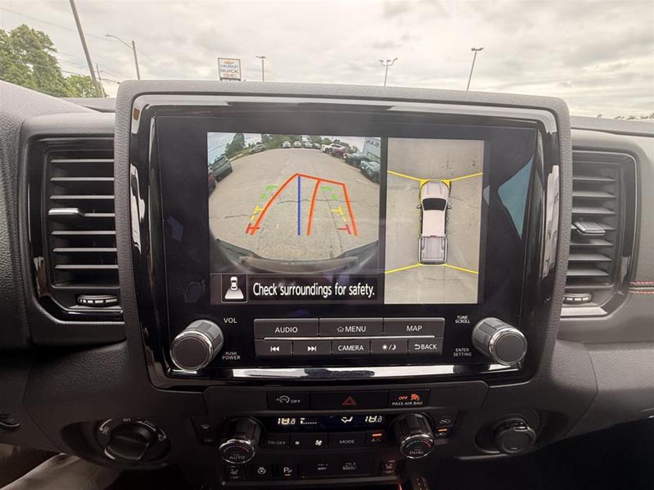2023 Nissan Frontier Crew Cab PRO-4X 4x4 at Photo