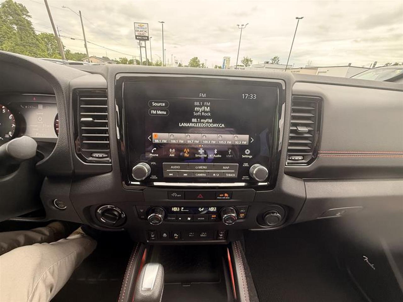 2023 Nissan Frontier Crew Cab PRO-4X 4x4 at Photo