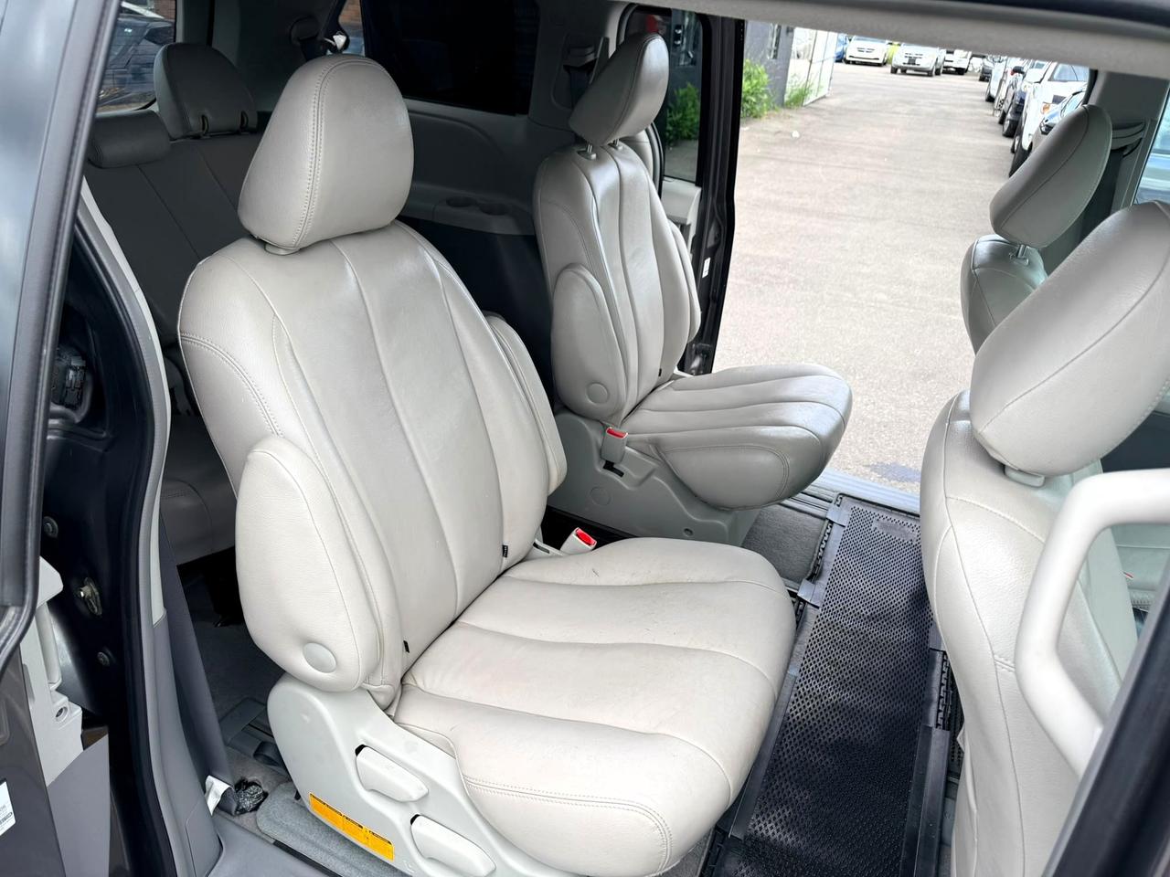 2011 Toyota Sienna 5DR V6 LE 7-PASS AWD Photo