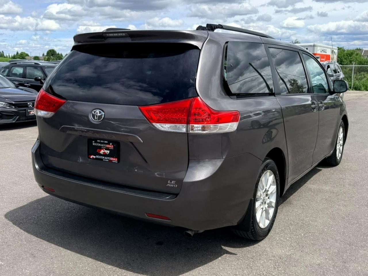 2011 Toyota Sienna 5DR V6 LE 7-PASS AWD Photo
