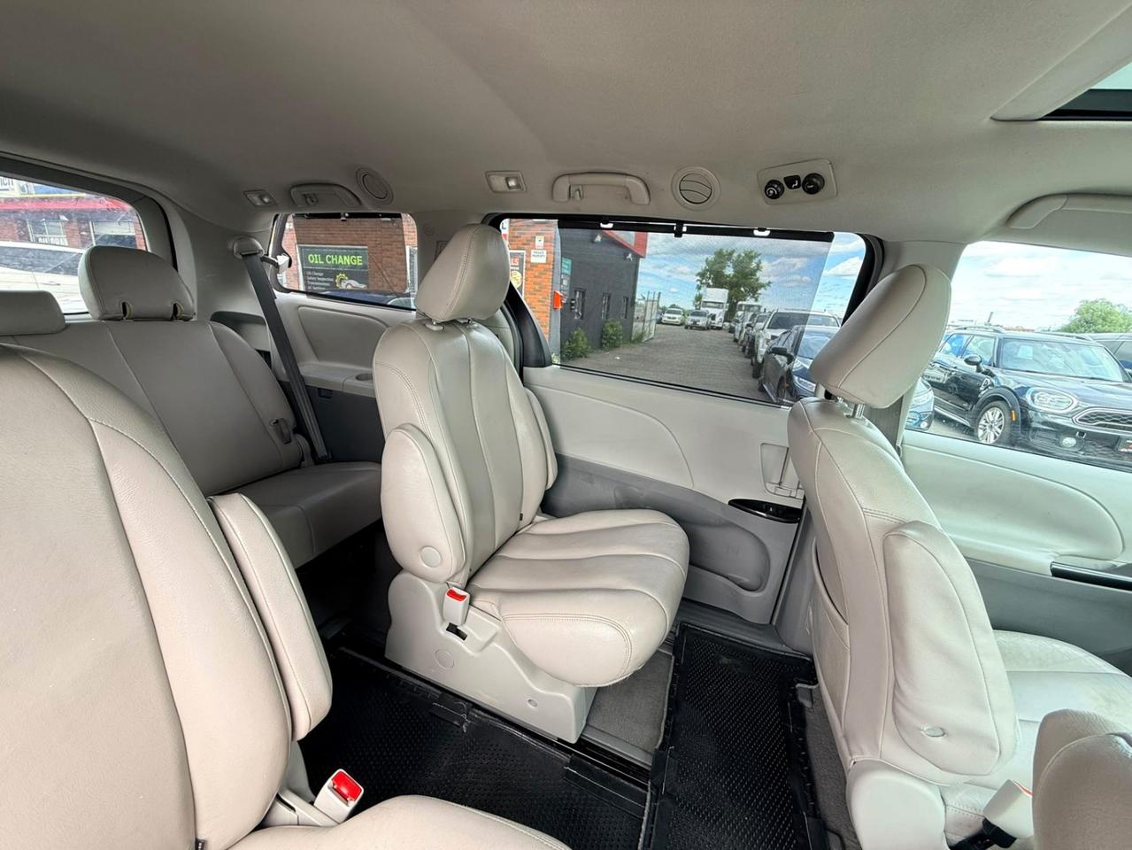 2011 Toyota Sienna 5DR V6 LE 7-PASS AWD Photo