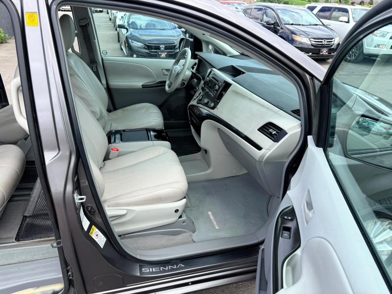 2011 Toyota Sienna 5DR V6 LE 7-PASS AWD Photo