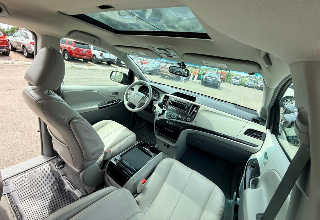 2011 Toyota Sienna 5DR V6 LE 7-PASS AWD Photo