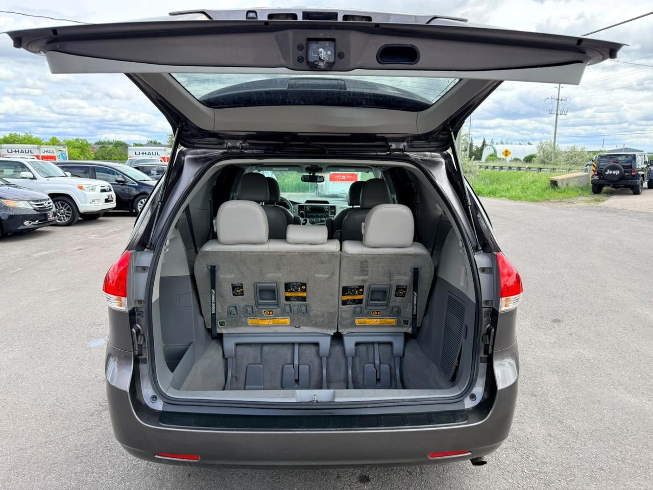 2011 Toyota Sienna 5DR V6 LE 7-PASS AWD Photo