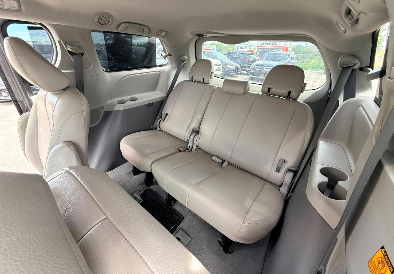 2011 Toyota Sienna 5DR V6 LE 7-PASS AWD Photo