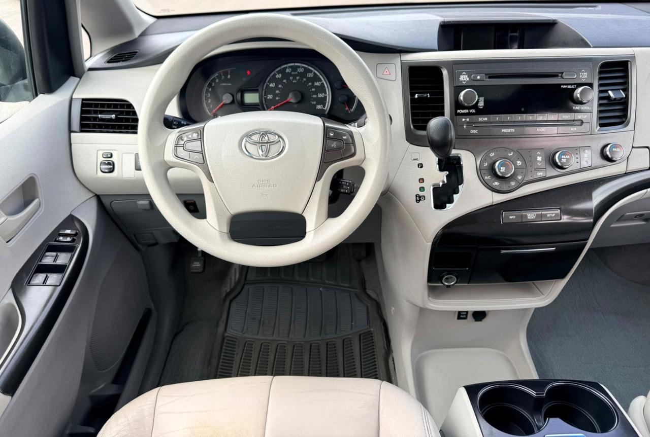 2011 Toyota Sienna 5DR V6 LE 7-PASS AWD Photo