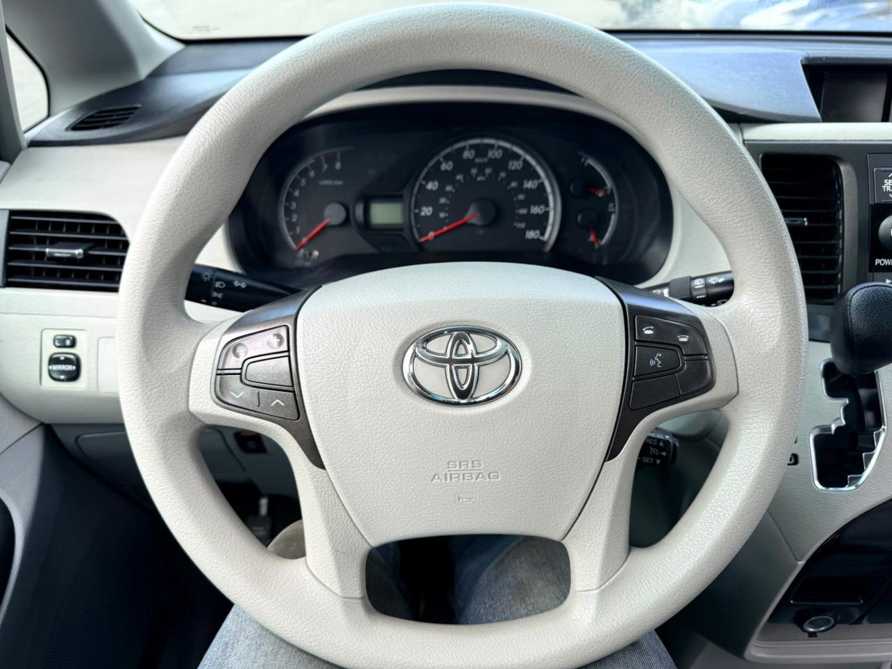 2011 Toyota Sienna 5DR V6 LE 7-PASS AWD Photo