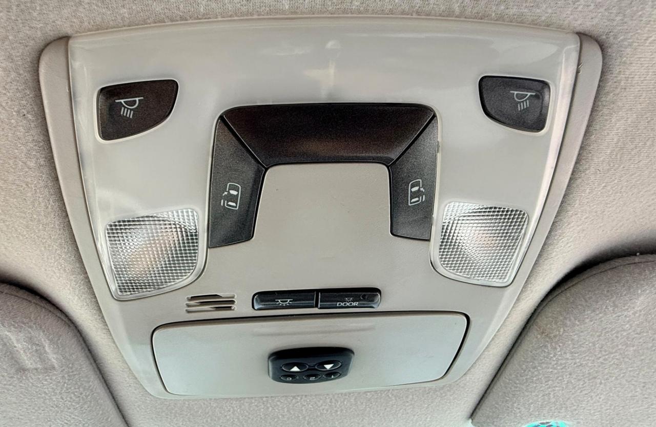 2011 Toyota Sienna 5DR V6 LE 7-PASS AWD Photo