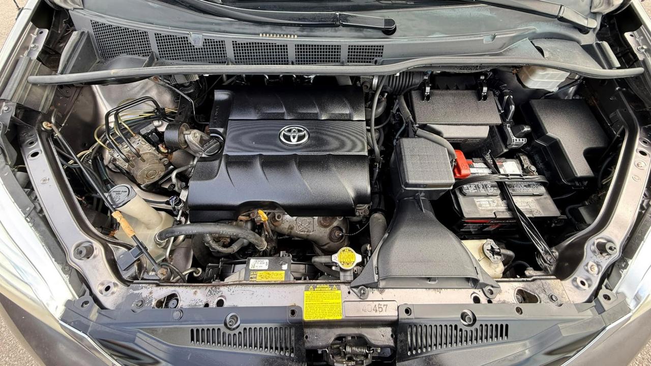 2011 Toyota Sienna 5DR V6 LE 7-PASS AWD Photo