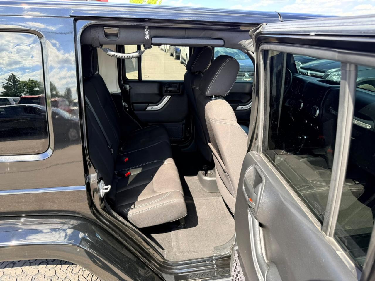 2015 Jeep Wrangler Unlimited Sahara Photo