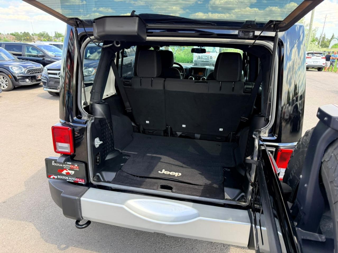 2015 Jeep Wrangler Unlimited Sahara Photo