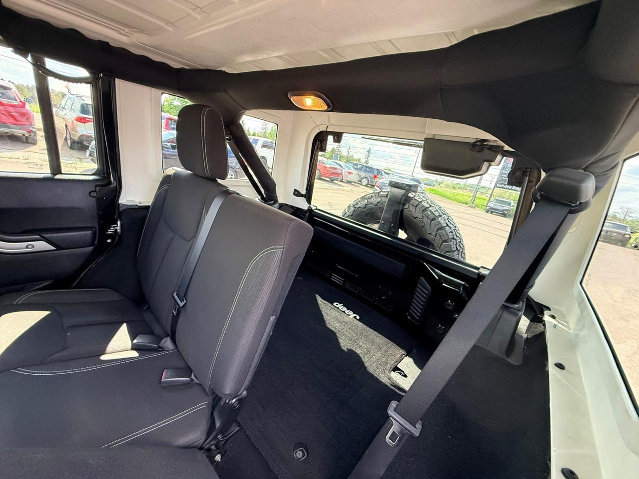 2015 Jeep Wrangler Unlimited Sahara Photo
