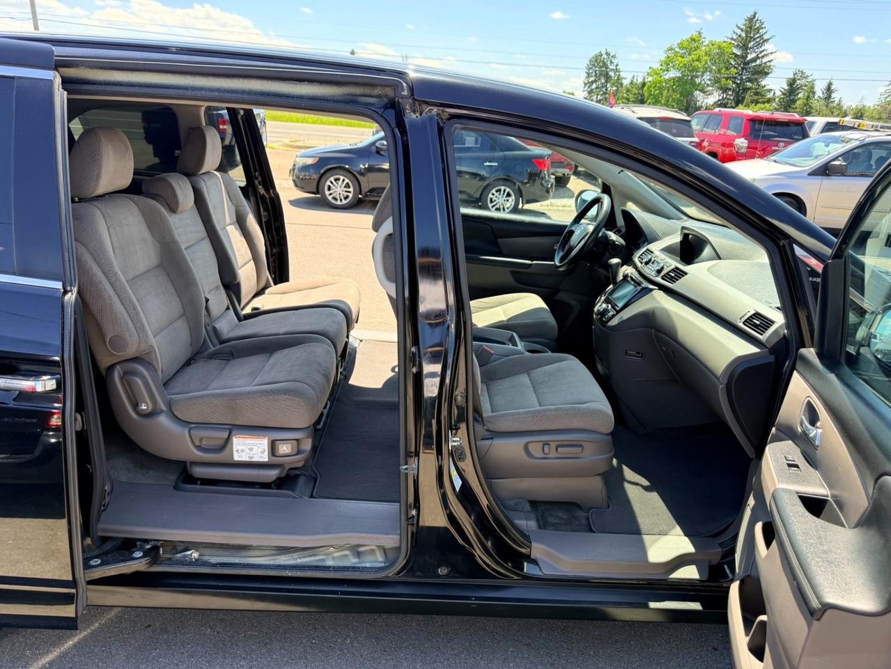 2016 Honda Odyssey EX Photo3