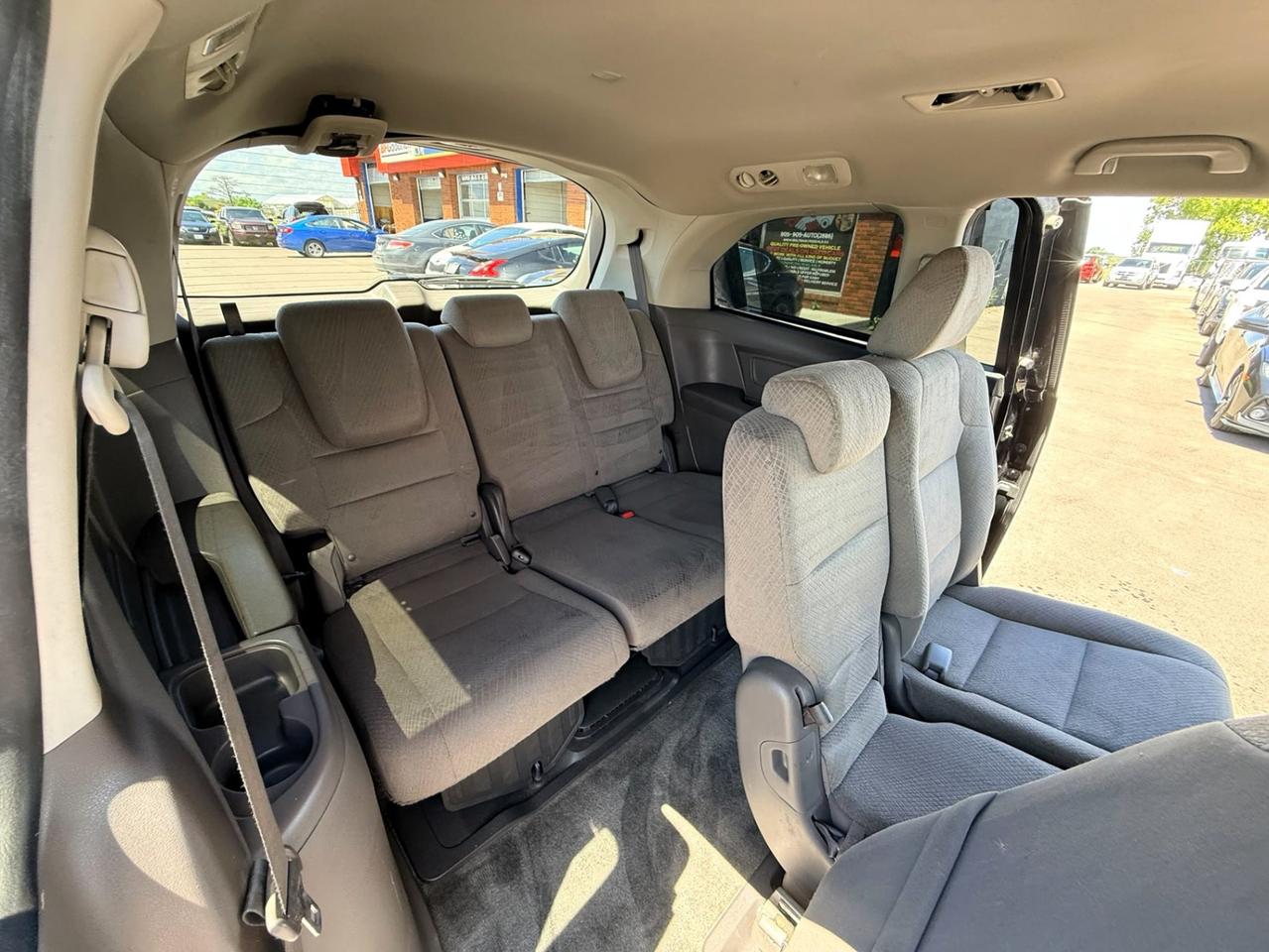2016 Honda Odyssey EX Photo2