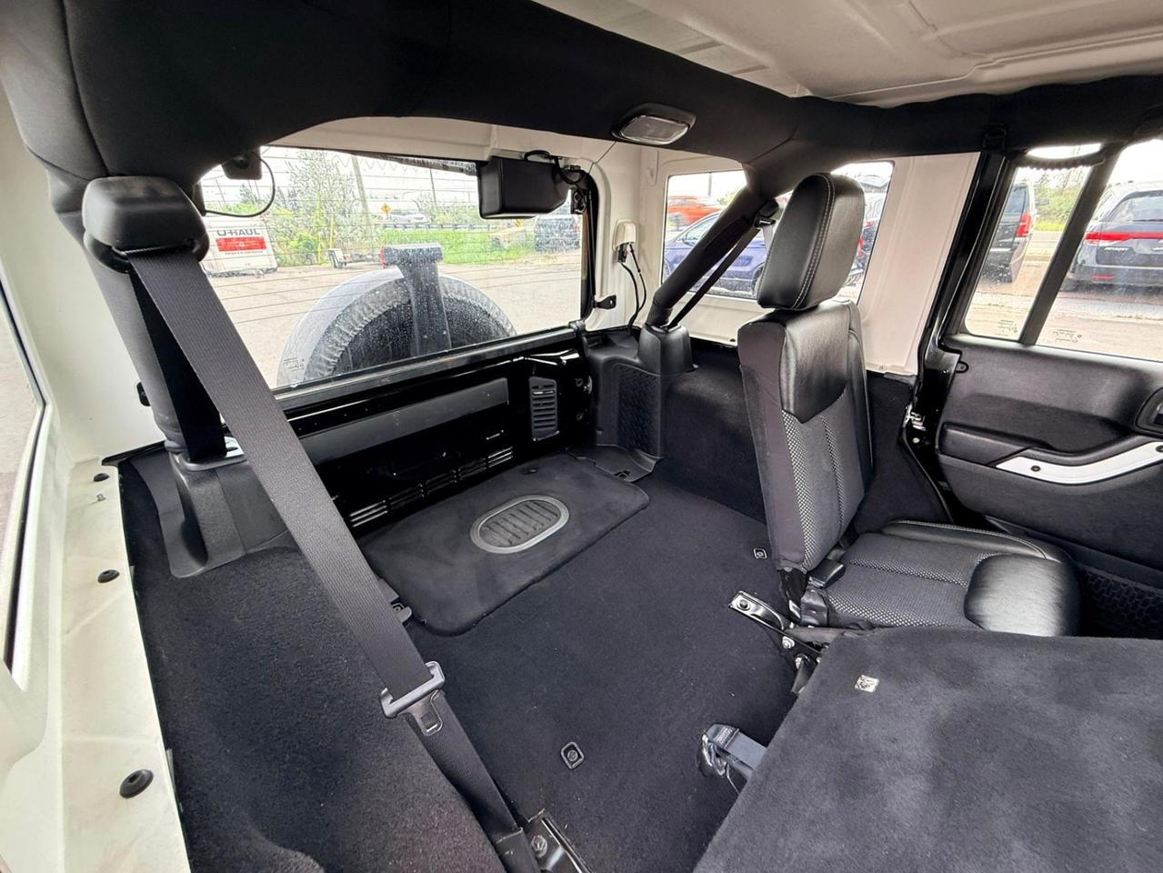 2015 Jeep Wrangler Unlimited Sahara X Photo