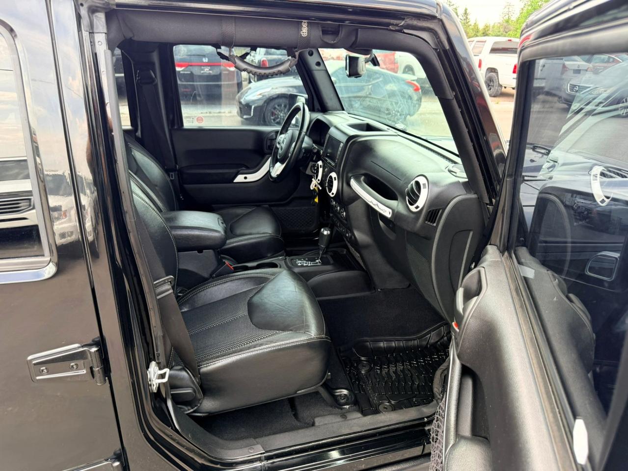 2015 Jeep Wrangler Unlimited Sahara X Photo4