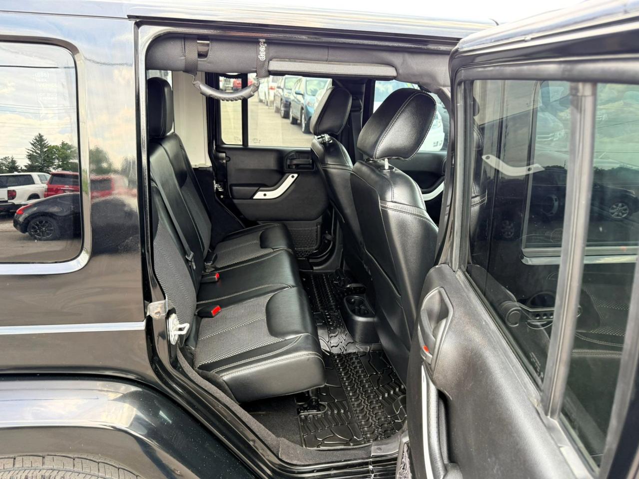 2015 Jeep Wrangler Unlimited Sahara X Photo