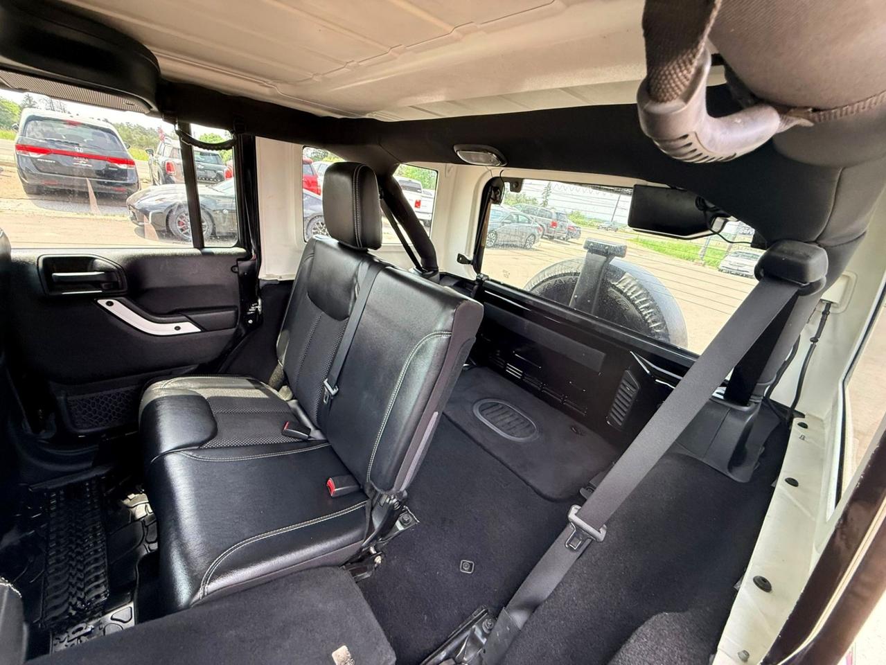 2015 Jeep Wrangler Unlimited Sahara X Photo